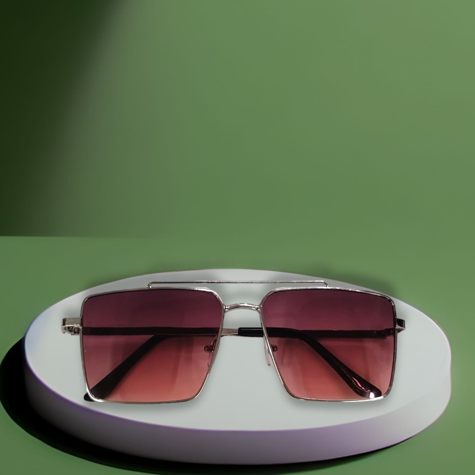 Unisex Square Sunglasses. Silver Color Frame.
